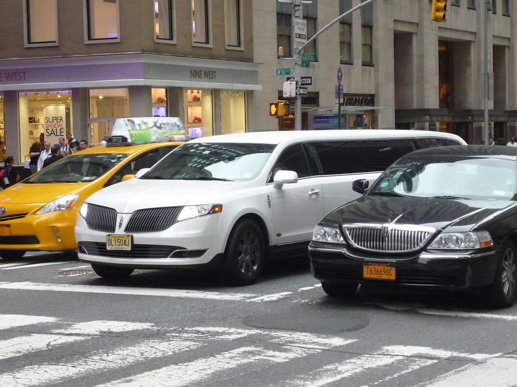 Book Limo Miami for Reliable &amp; On-Time Travel