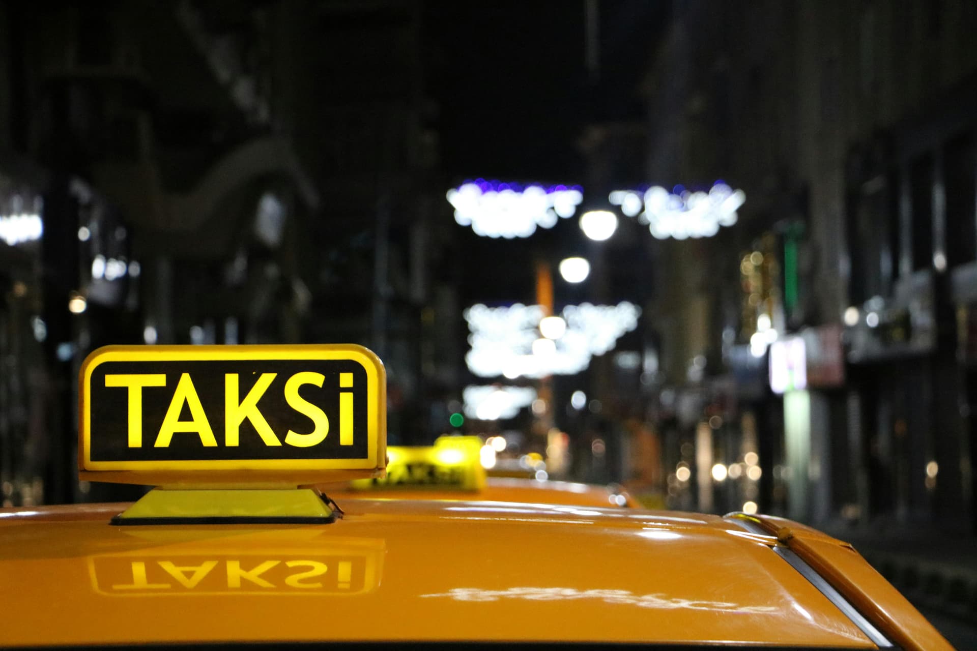 Book Your Esher Minicabs Online – Fast and Safe Travel