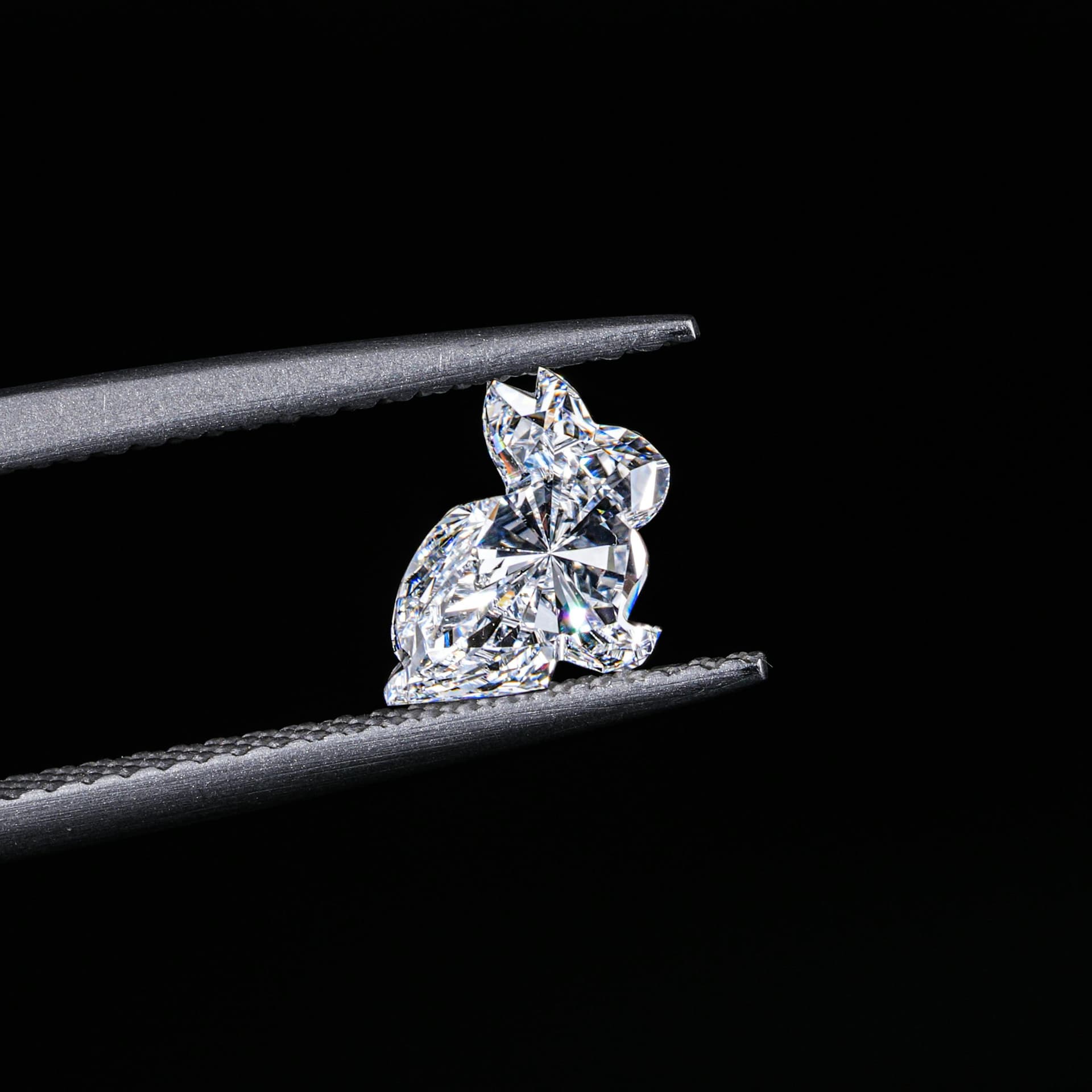 Romantic Diamond Gifts for Her UK: The Perfect Valentine’s Surprise