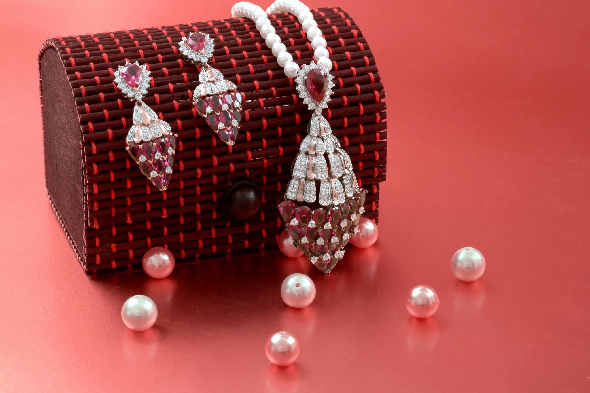 Top Qualities to Look for in a Custom Jewelry Box Manufacturer