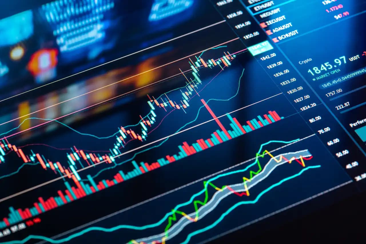 AI Stocks vs Tech Stocks: Key Differences Explained