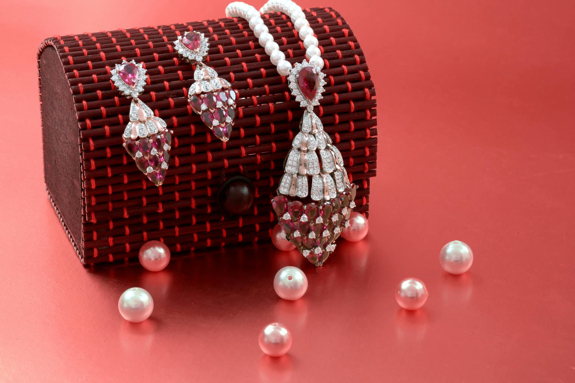 Top Qualities to Look for in a Custom Jewelry Box Manufacturer