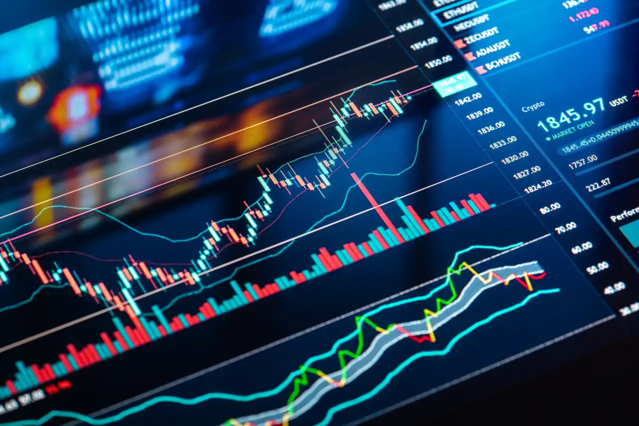 AI Stocks vs Tech Stocks: Key Differences Explained