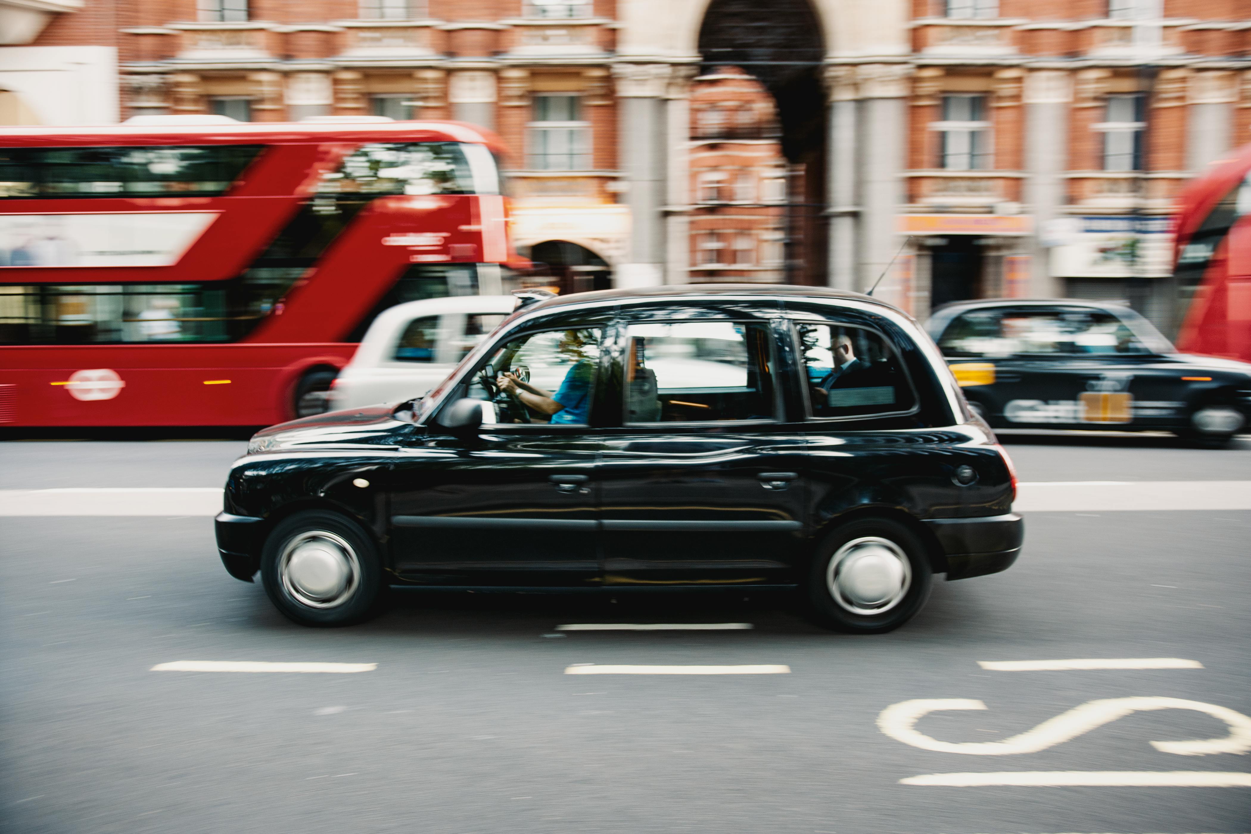 Airport Minicabs to Heathrow & Gatwick from West Byfleet
