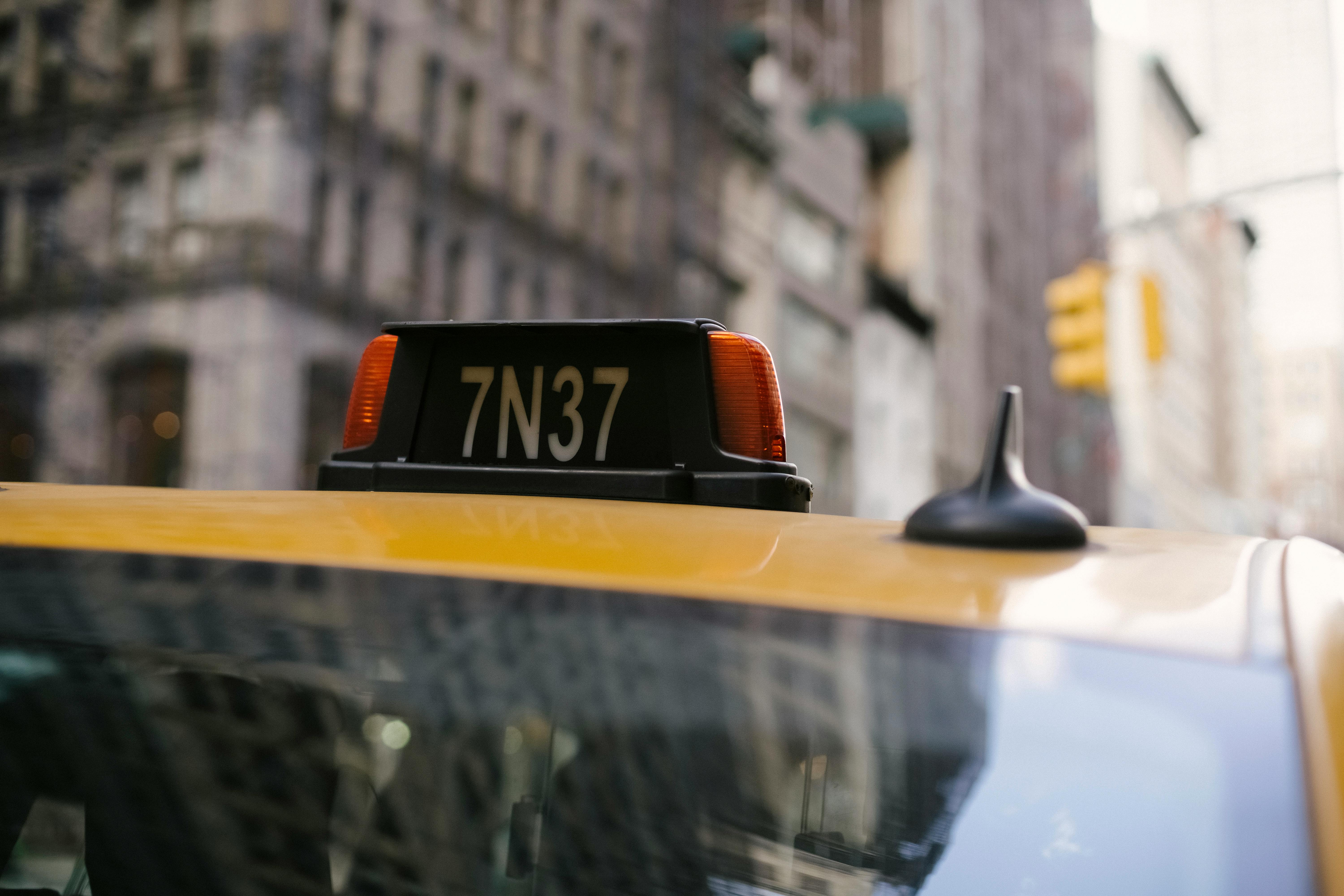 Gemini Taxis Offers 24/7 Minicabs for Your Convenience