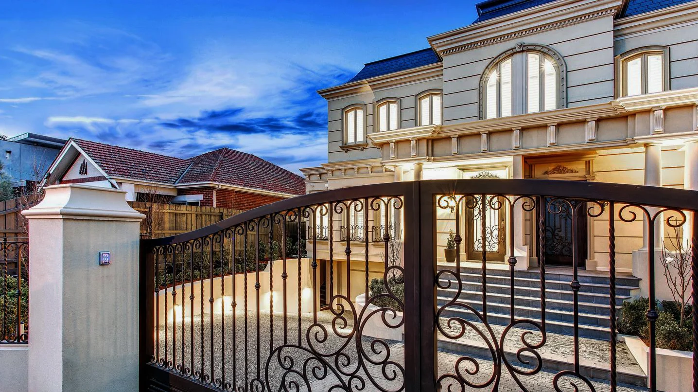 Aluminium Driveway Gates Melbourne Built to Last | First Choice Gates