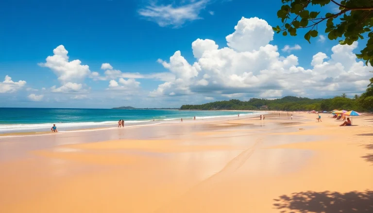 Praia de Paripueira, em Alagoas, Brasil, com areias douradas, águas claras e banhistas alegres.